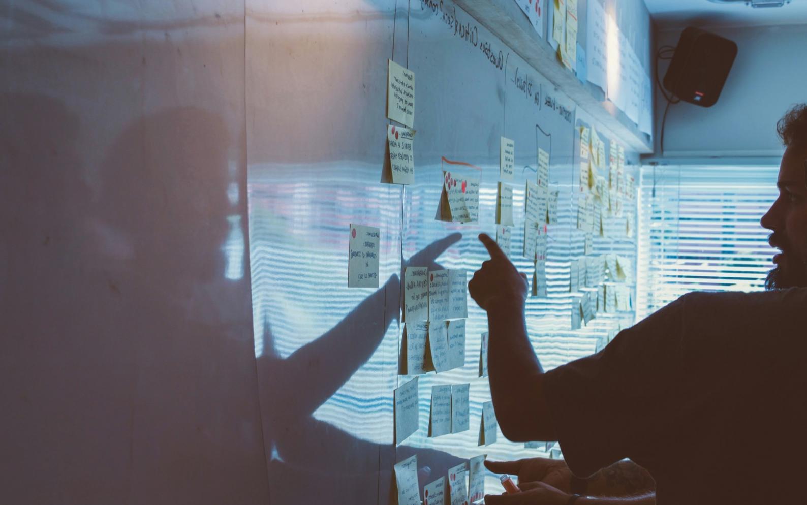 Sesión de análisis de estrategia de contenido en tiempo real